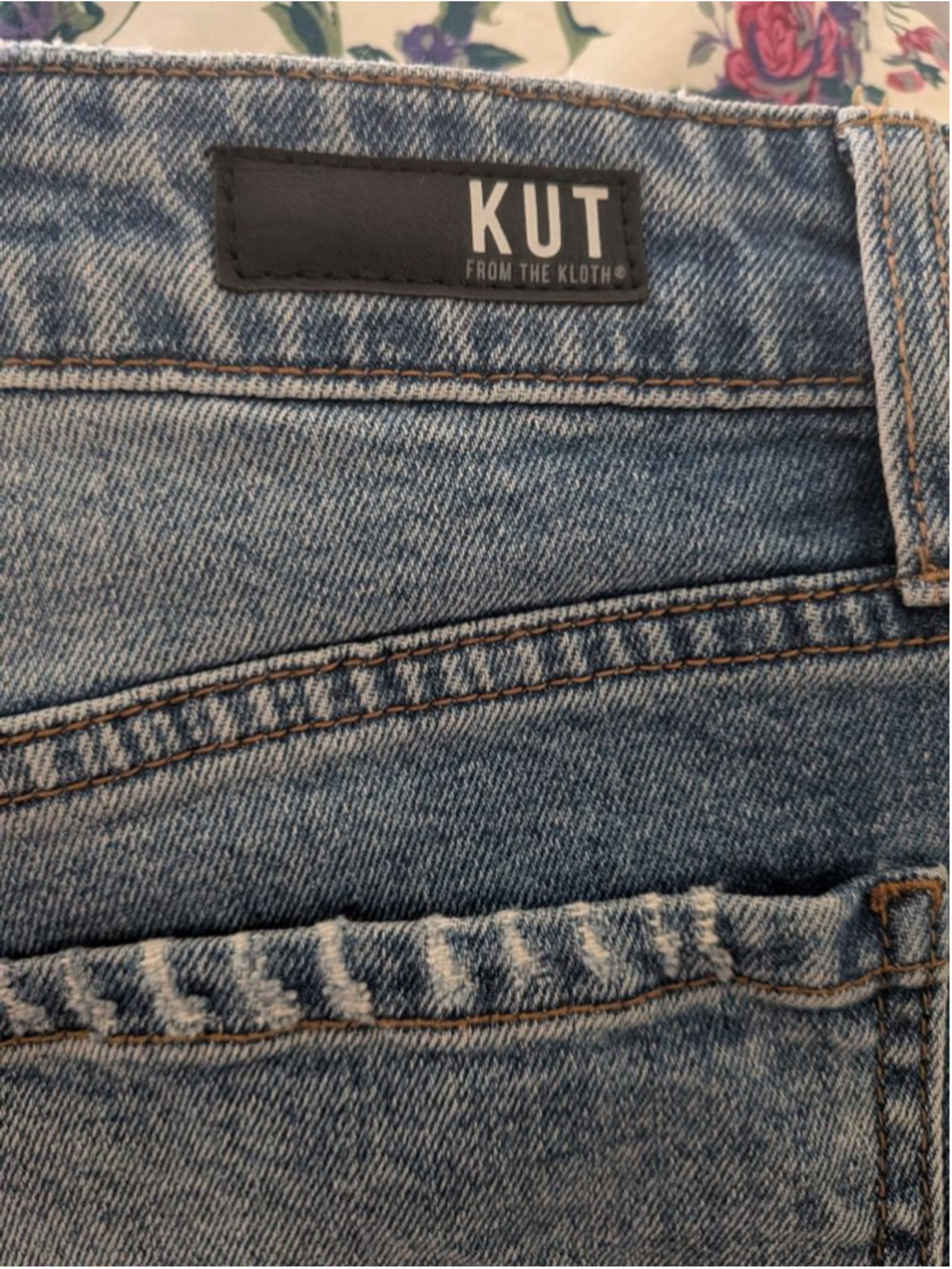Kut from the Kloth Size 4 Distressed Denim Shorts Light Wash Frayed Hem - Picture 6 of 9